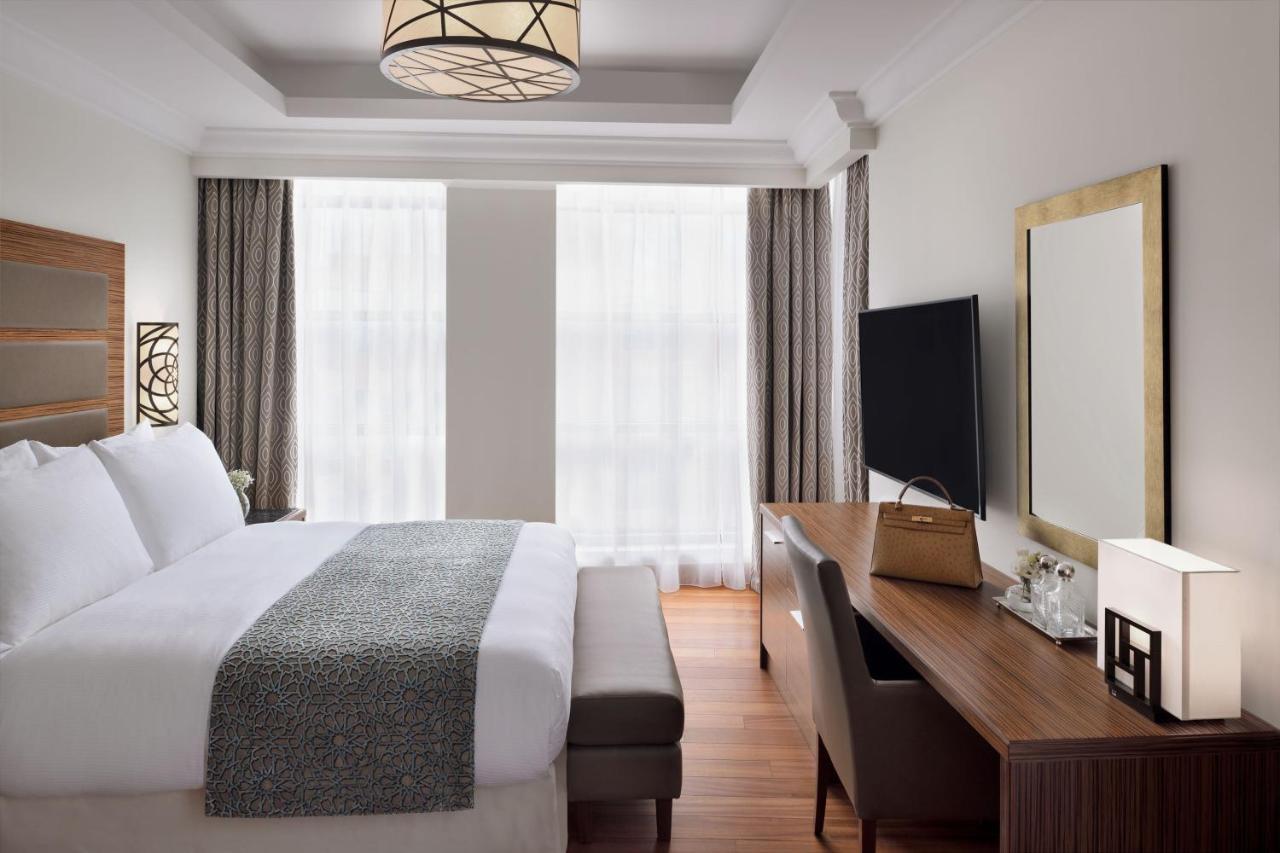 Marriott Executive Apartments 알크호바르 외부 사진 A bedroom at the hotel