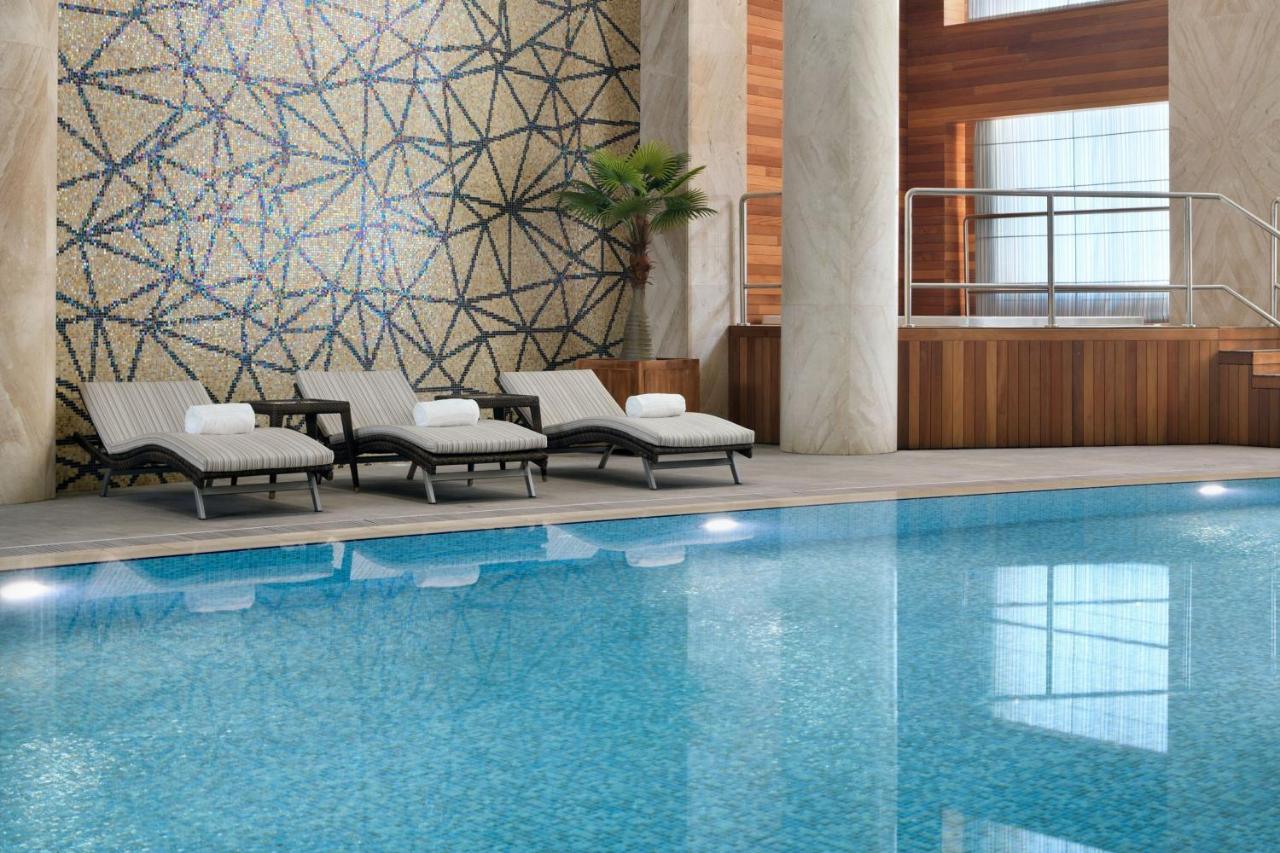 Marriott Executive Apartments 알크호바르 외부 사진 The pool at the spa
